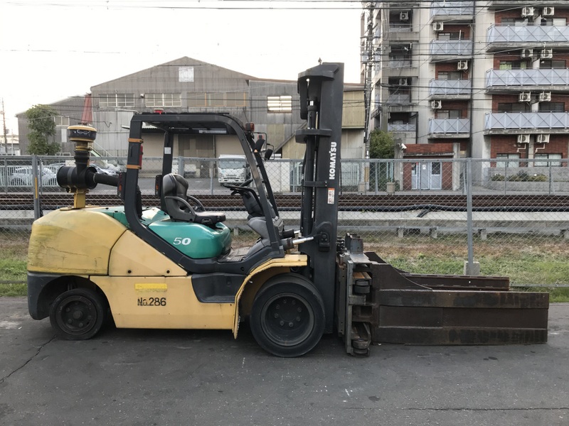 Xe nâng dầu Komatsu 5 tấn cũ kẹp vuông